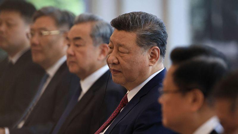  China reage com tarifas de 125% enquanto Xi se mantém firme.