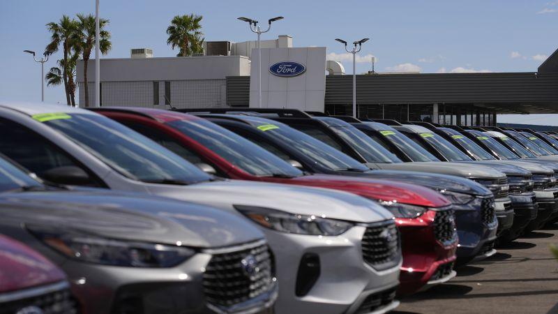 Ford alerta concessionárias sobre possíveis aumentos de preços devido a tarifas.