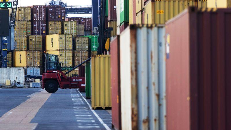 Impactos econômicos das tarifas de Trump continuam a escalar.