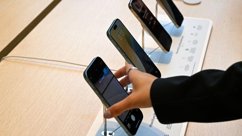  Novas tarifas de Trump excluem smartphones e computadores de impostos.
