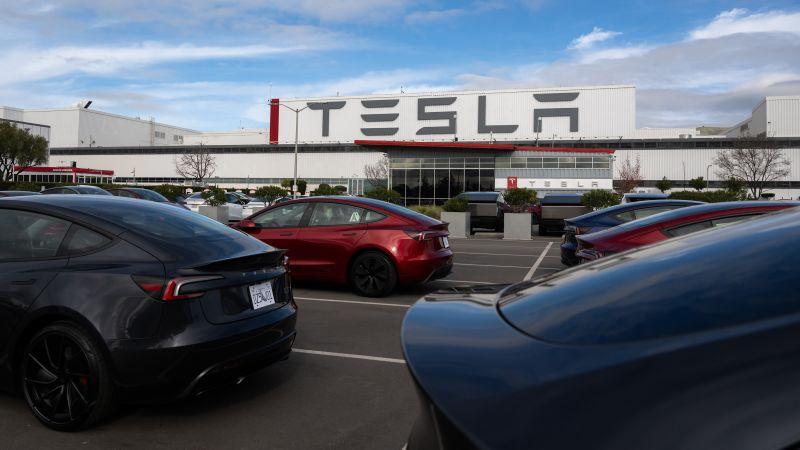 “Tesla chega a acordo em caso de assédio a trabalhador negro.”