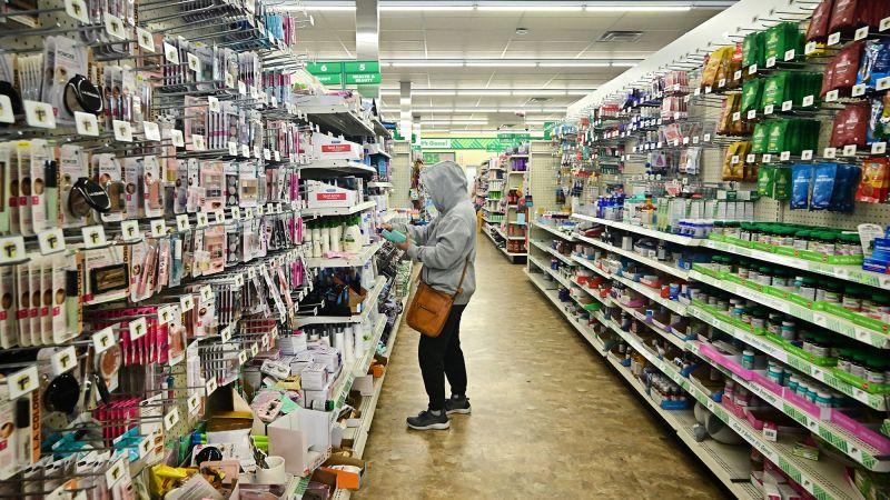 Confiança do consumidor despenca para o menor nível desde maio de 2020.