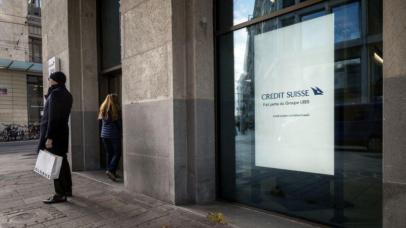 Credit Suisse multado por ajudar esquema de evasão fiscal.