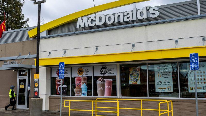 Dificuldades da McDonald’s no 1º tri de 2025 indicam ansiedade do consumidor.