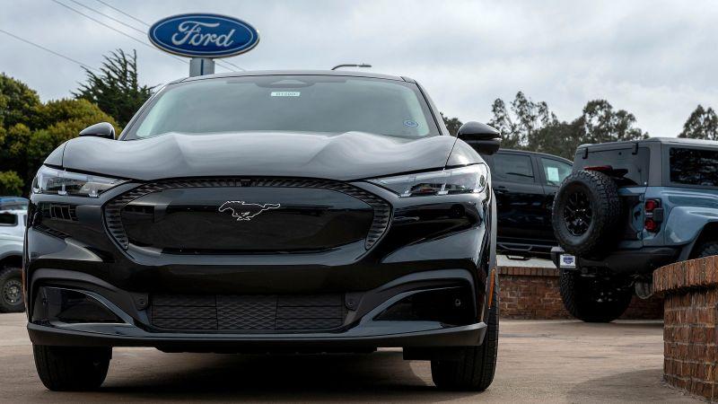 Ford aumenta preços dos modelos importados do México devido a tarifas.