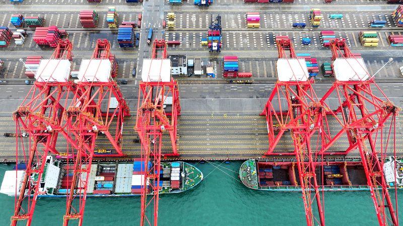 Impactos do comércio: Sem navios da China para portos da Califórnia.