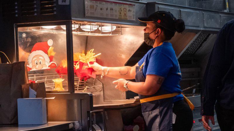 McDonald’s contratará 375 mil funcionários neste verão.