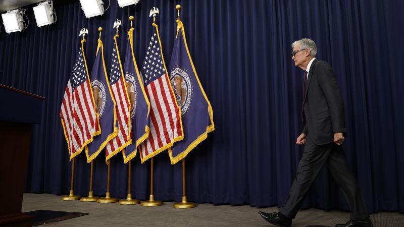 O Dilema do Fed: Escolhendo Entre Duas Crises Econômicas.