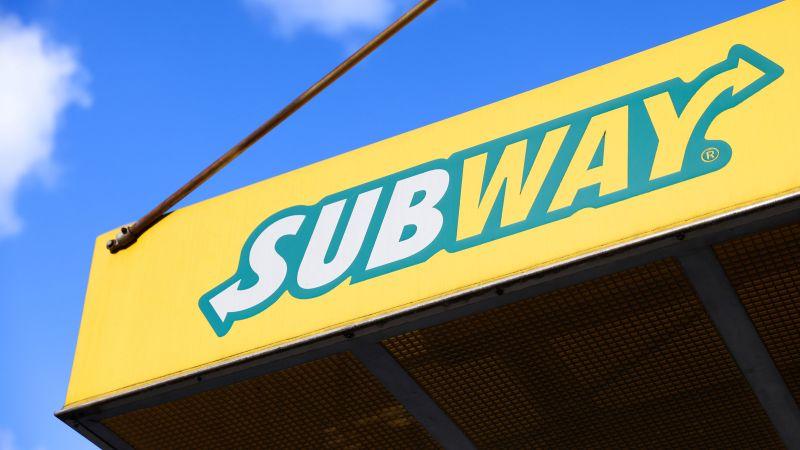 Subway enfrenta fechamento sem precedentes enquanto locais continuam a diminuir.