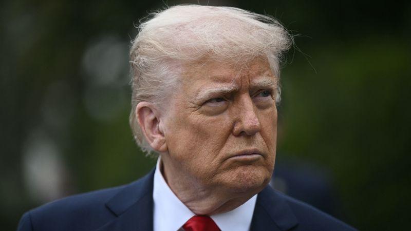 Trump impõe tarifa de 100% em filmes estrangeiros, gerando polêmica.