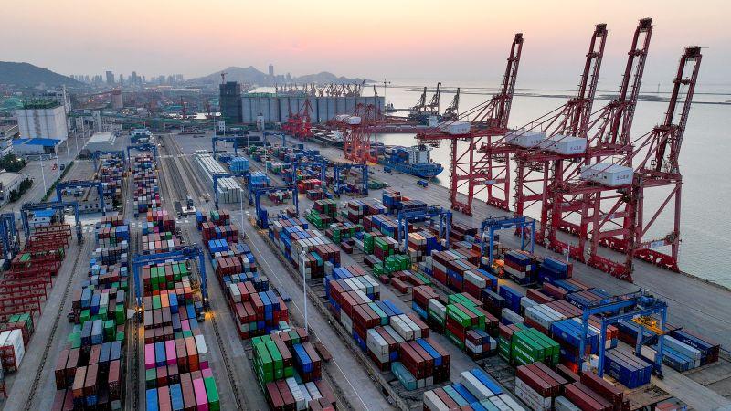 Trump propõe tarifa de 80% sobre a China, decide sobre Bessent.