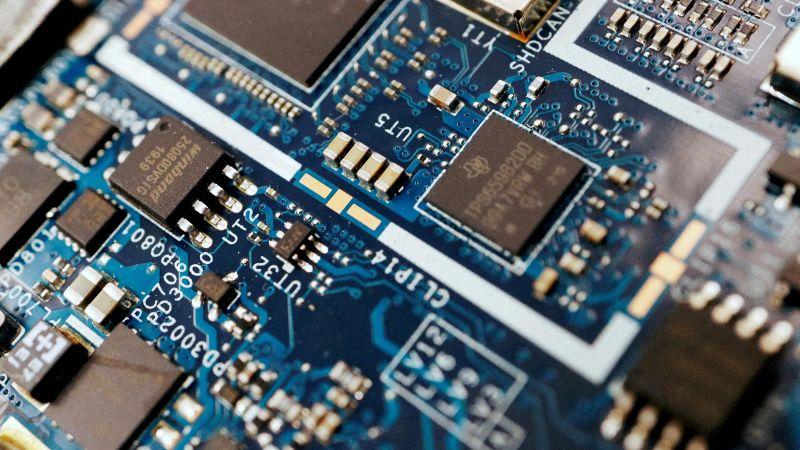 Trump retira restrições à exportação de chips de IA de Biden.
