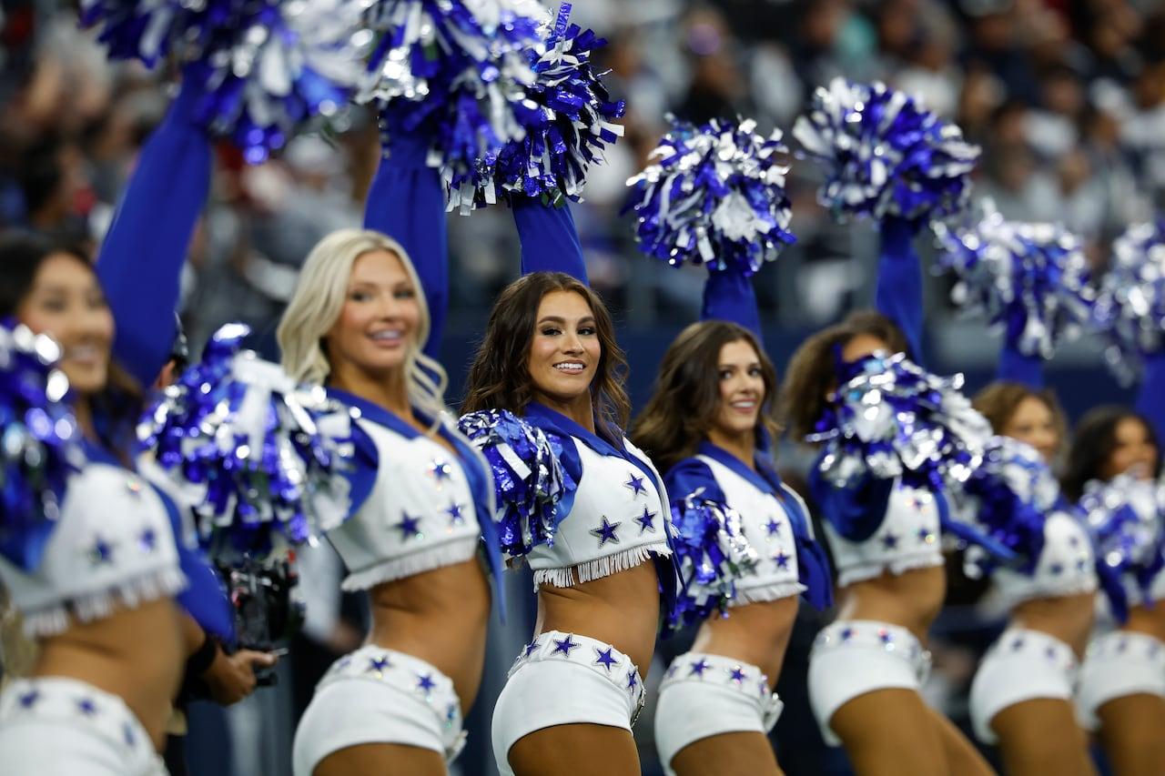 "Aumento salarial das cheerleaders do Dallas Cowboys destaca desigualdade de gênero."