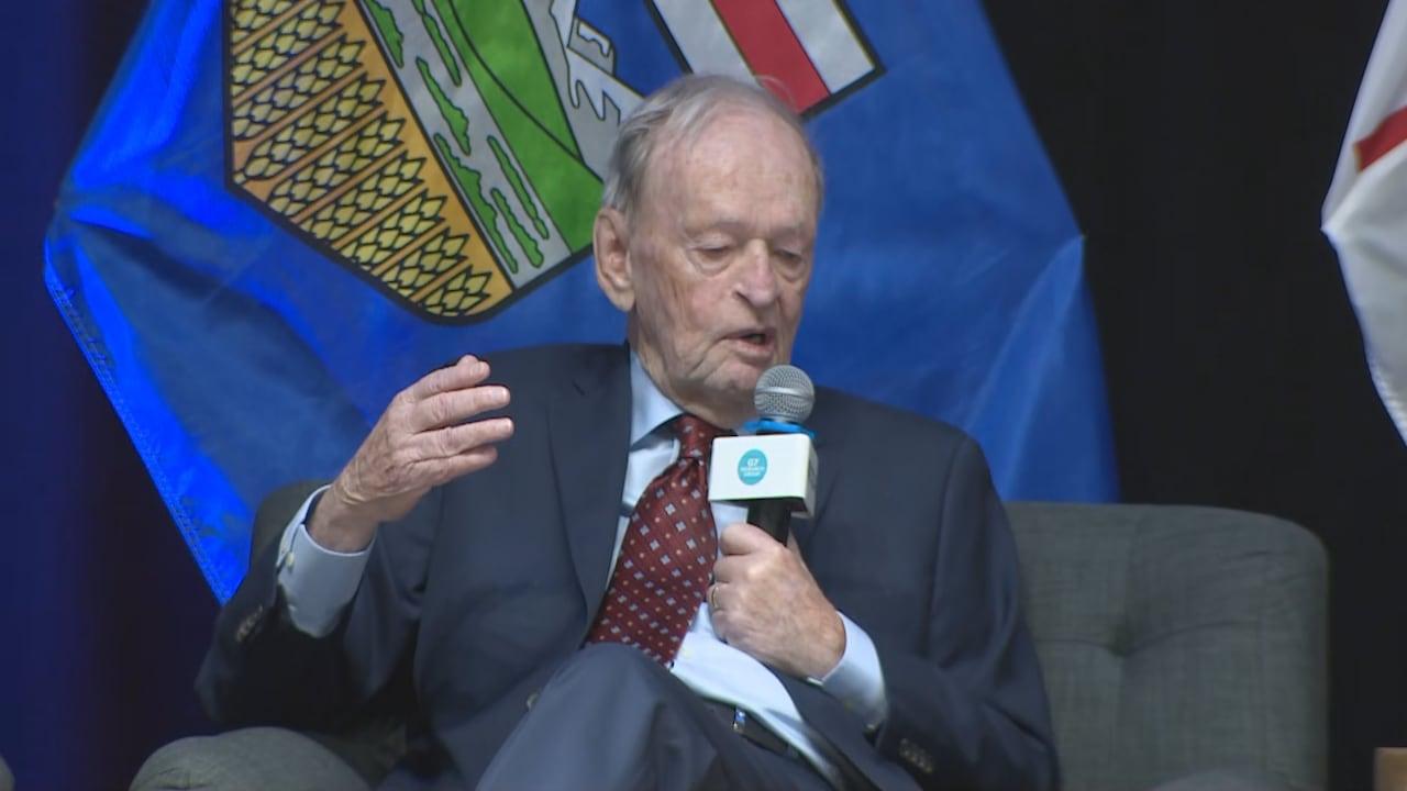 Ex-primeiro-ministro Chretien aconselha G7 a ignorar surtos de Trump.