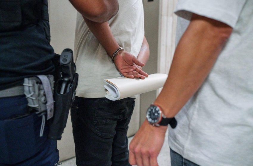 Homem canadense morre sob custódia da ICE na Flórida.