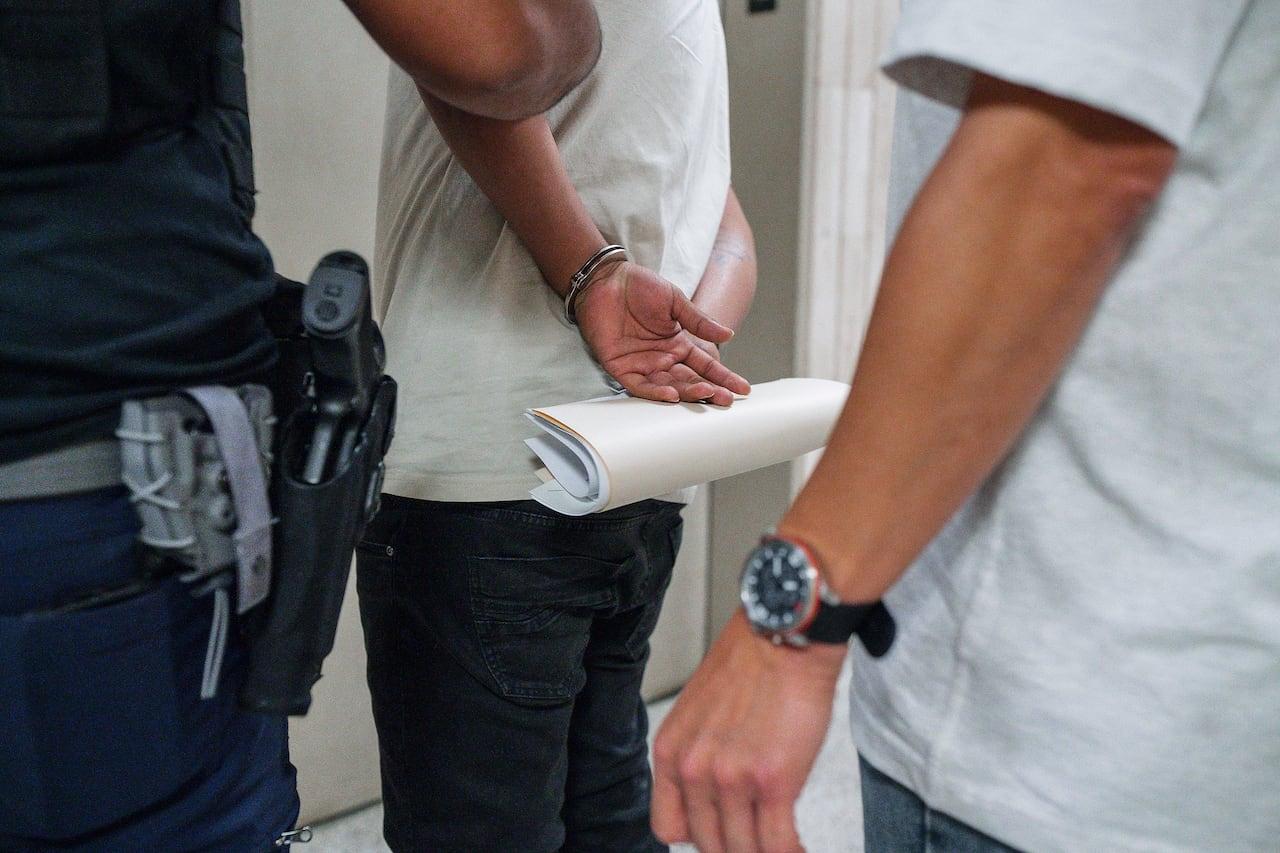 Homem canadense morre sob custódia da ICE na Flórida.
