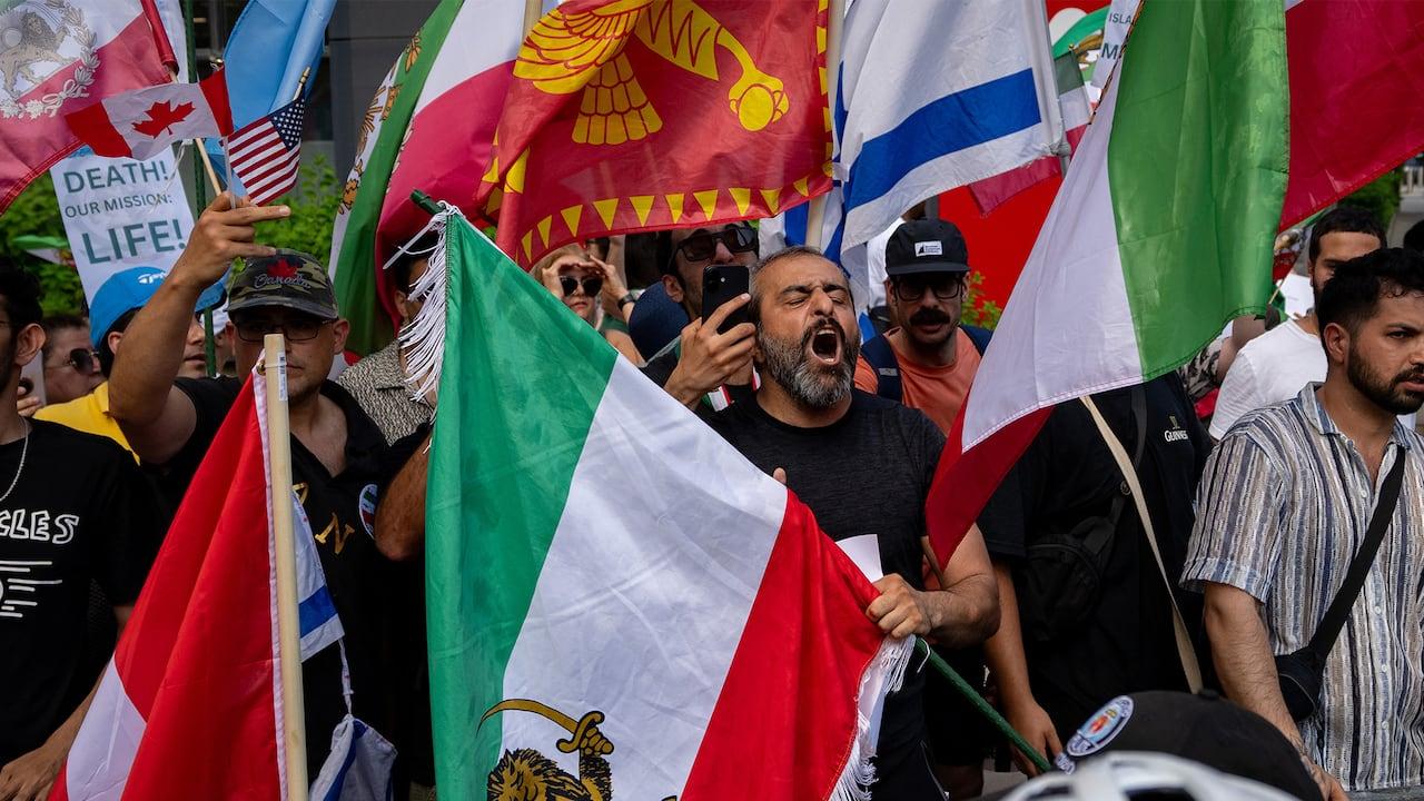 Irano-Canadenses enfrentam desafios de engajamento em conflitos distantes.