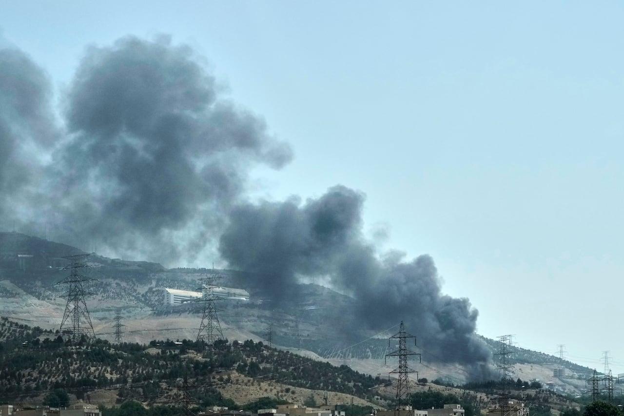 Israel mira general iraniano enquanto Trump esfria negociações de cessar-fogo.