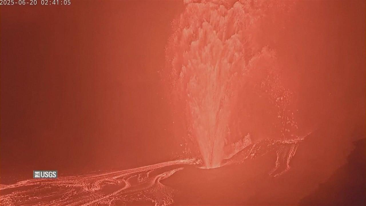 Lava irrompe espetacularmente com a erupção do Kilauea no Havai.