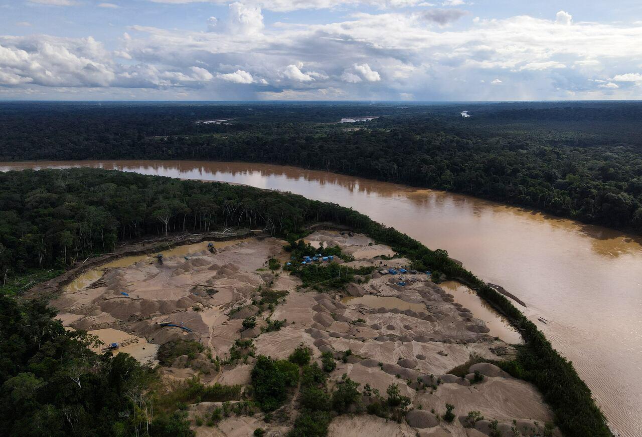 Mercúrio prejudica 80% dos moradores da Amazônia peruana.