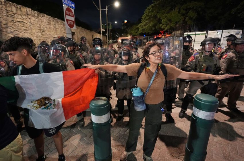 Protestos em todo o país por causa de operações federais de imigração.
