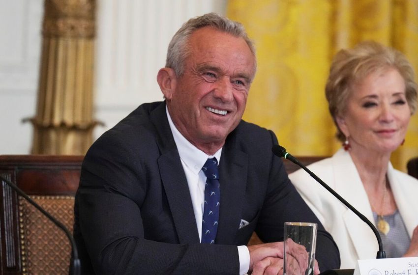 RFK Jr. nomeia novos conselheiros de vacinas após reformulação.