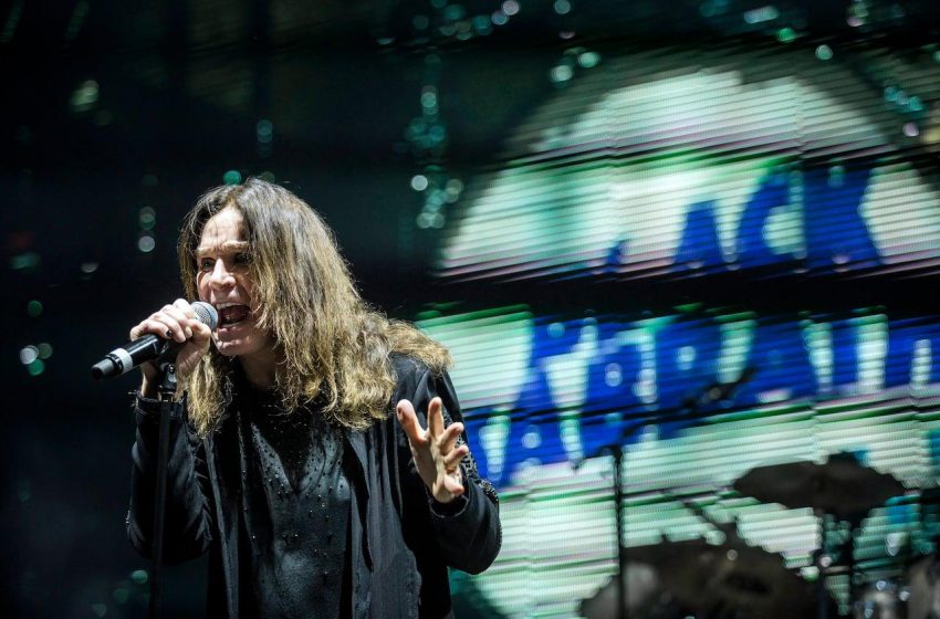  Ozzy Osbourne, lendário rockeiro, falece aos 76 anos.