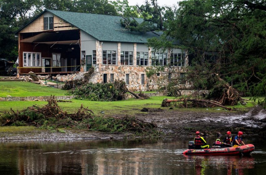 Alerts de emergência no Texas são questionados durante resgates de inundação.