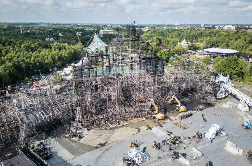 Amigos Canadenses Permanecem Esperançosos Após Incêndio no Main Stage do Tomorrowland.