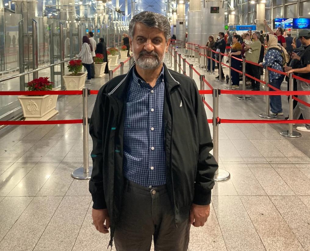 Antigo oficial iraniano chega ao Canadá apesar da proibição.
