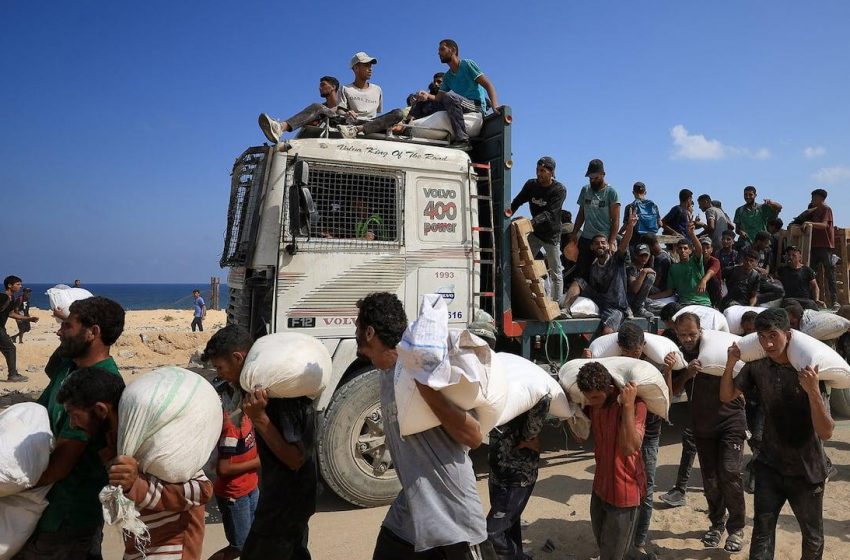  Ataques trágicos perto de locais de ajuda matam 85 em Gaza.