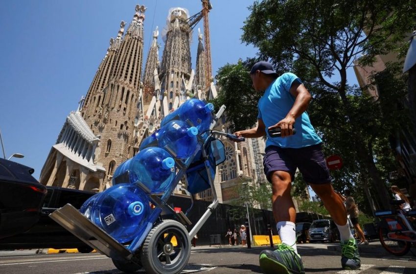 Barcelona enfrenta calor recorde em junho durante onda na Europa.