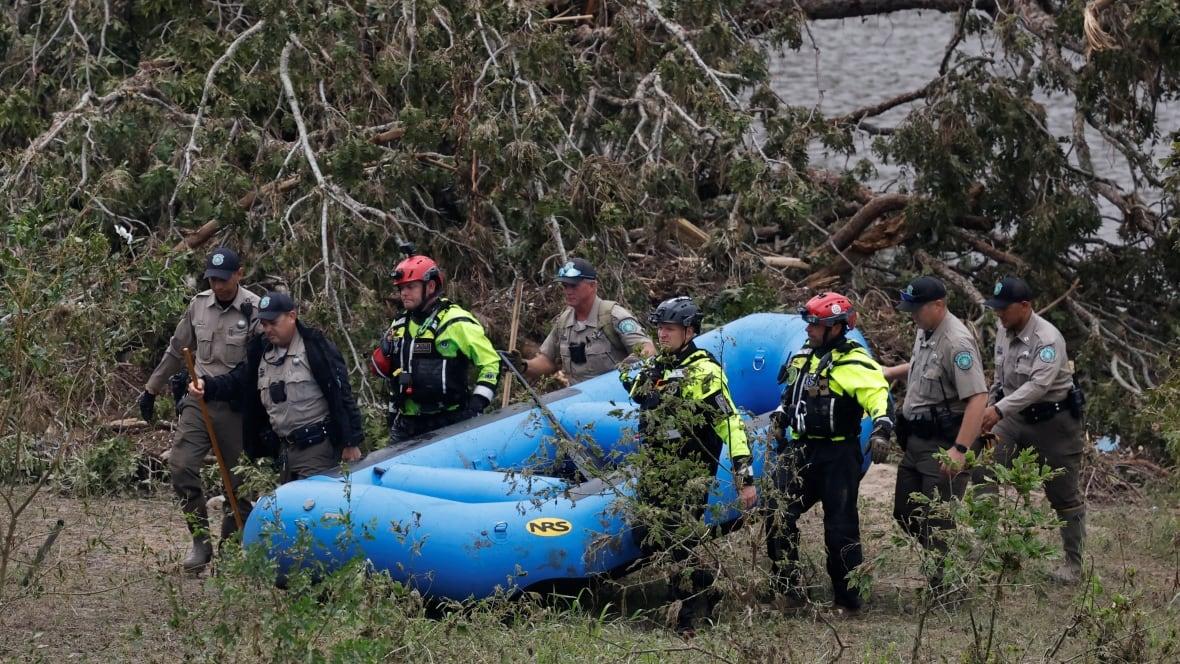 Busca por desaparecidos no Texas após enchente intensifica.