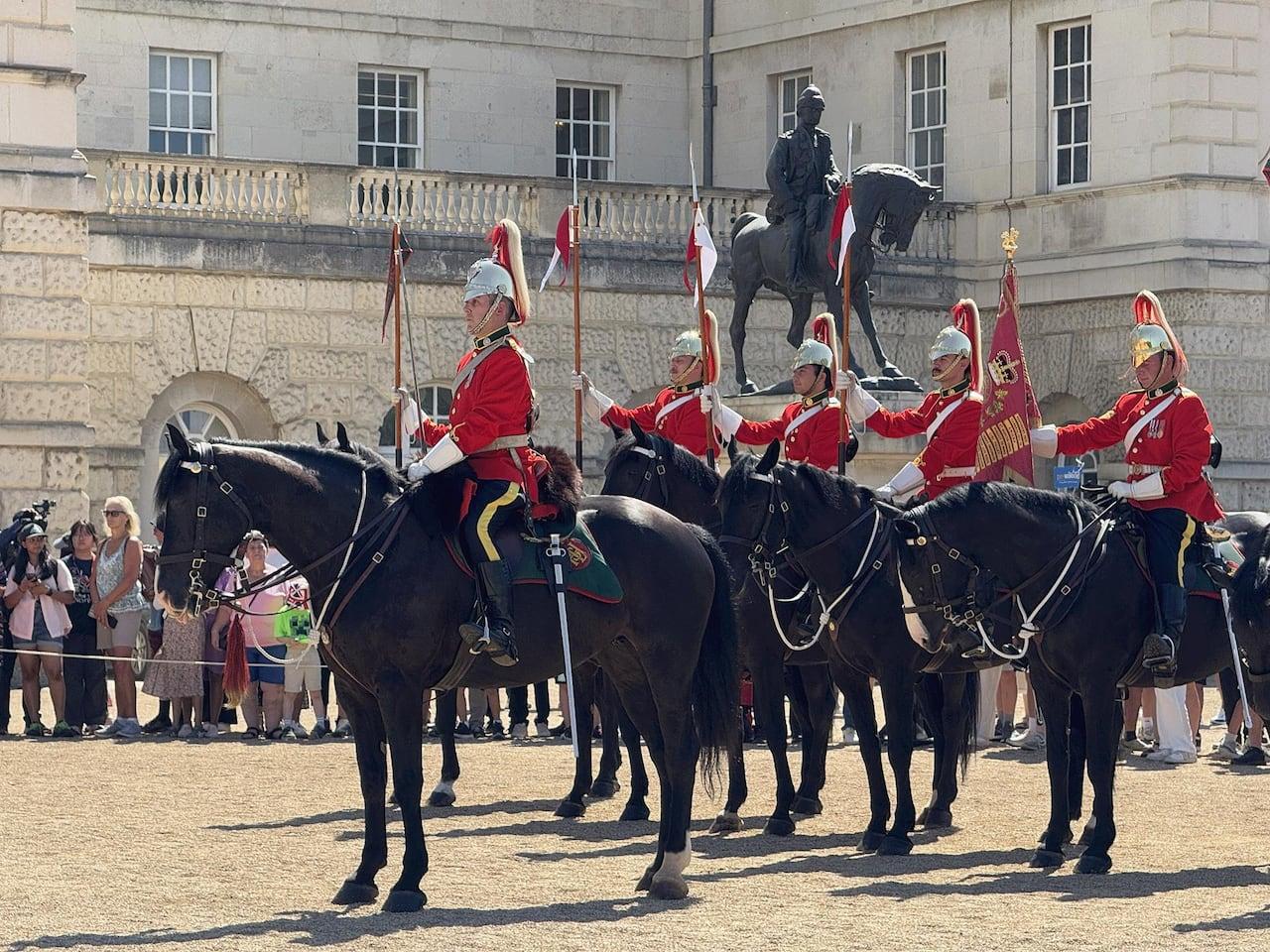 "Canadenses homenageados como Guarda da Vida do Rei em Londres."