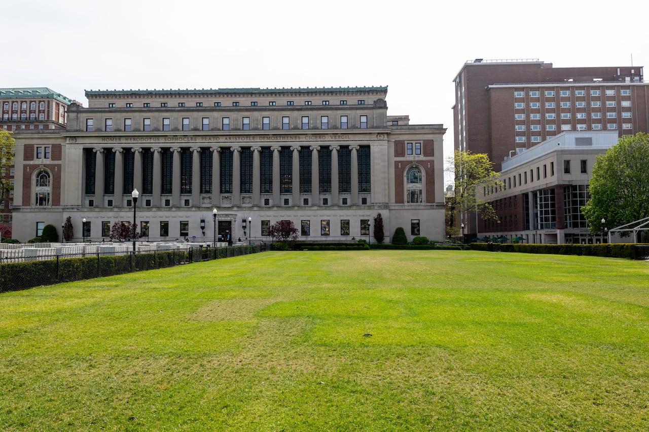 Columbia University fecha acordo de $220 milhões com governo Trump.