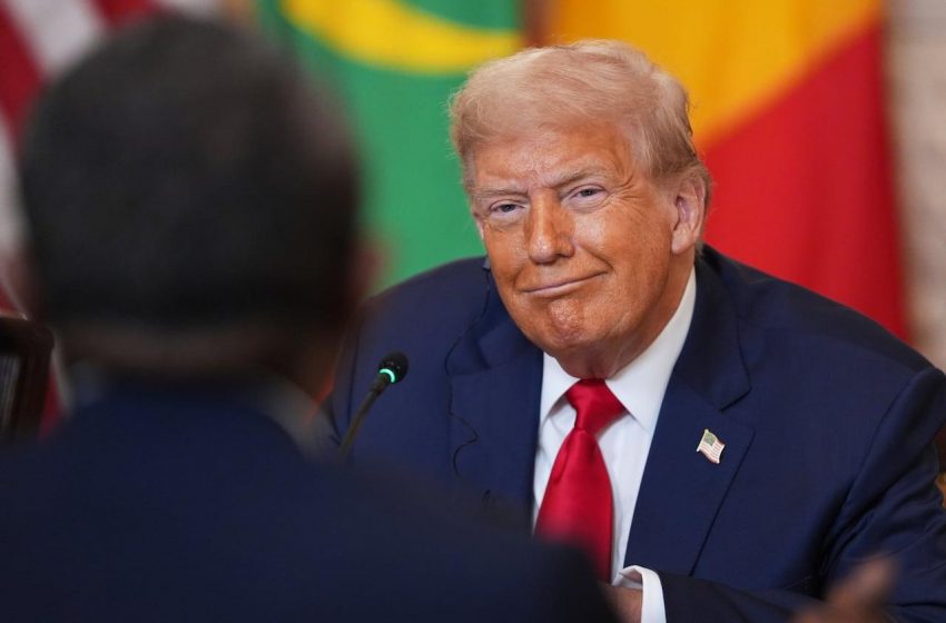 Comentário de Trump sobre inglês liberiano gera reações diversas.