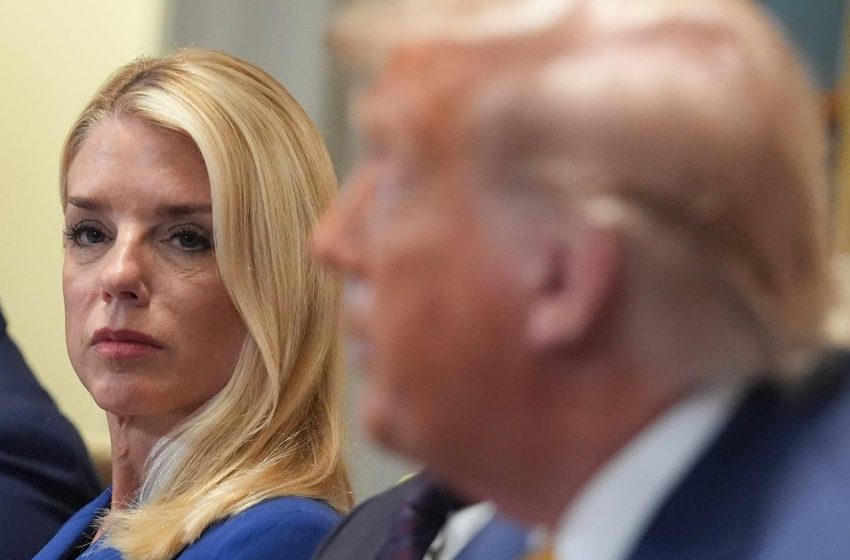Compromissos de Trump no caso Epstein desapontam aliados.