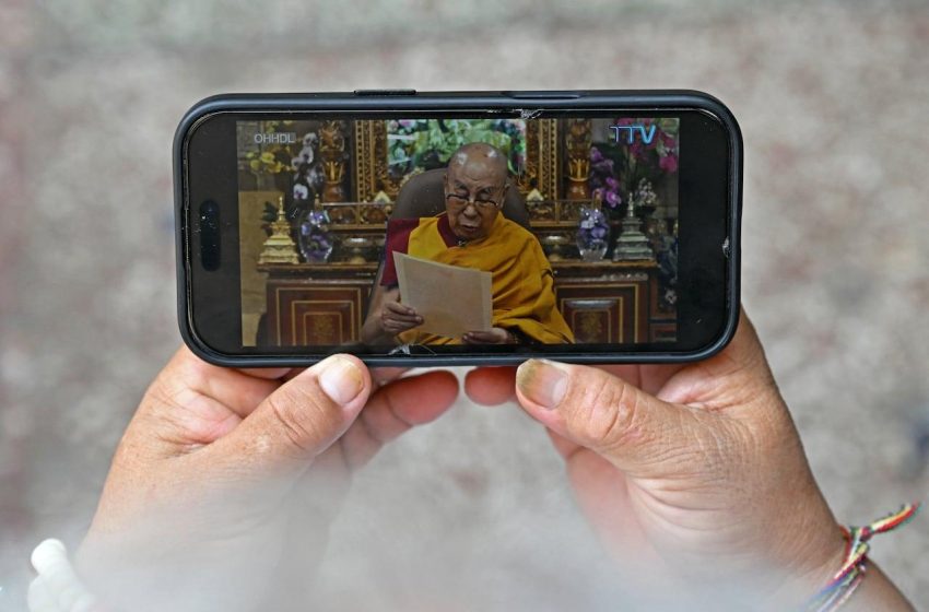Conflito Tibetano: O Drama em Torno dos Dois Dalai Lamas.