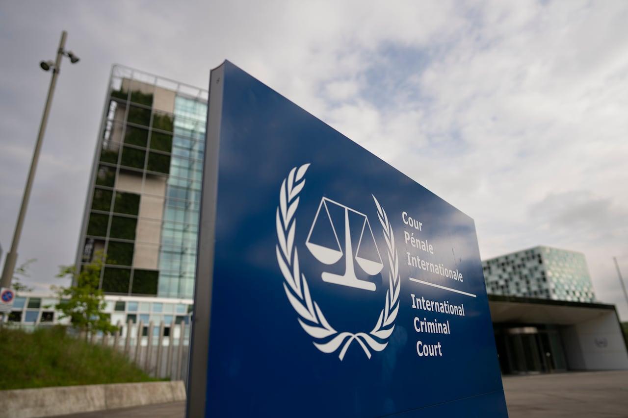 Corte internacional processa líderes do Talibã por abusos contra mulheres.