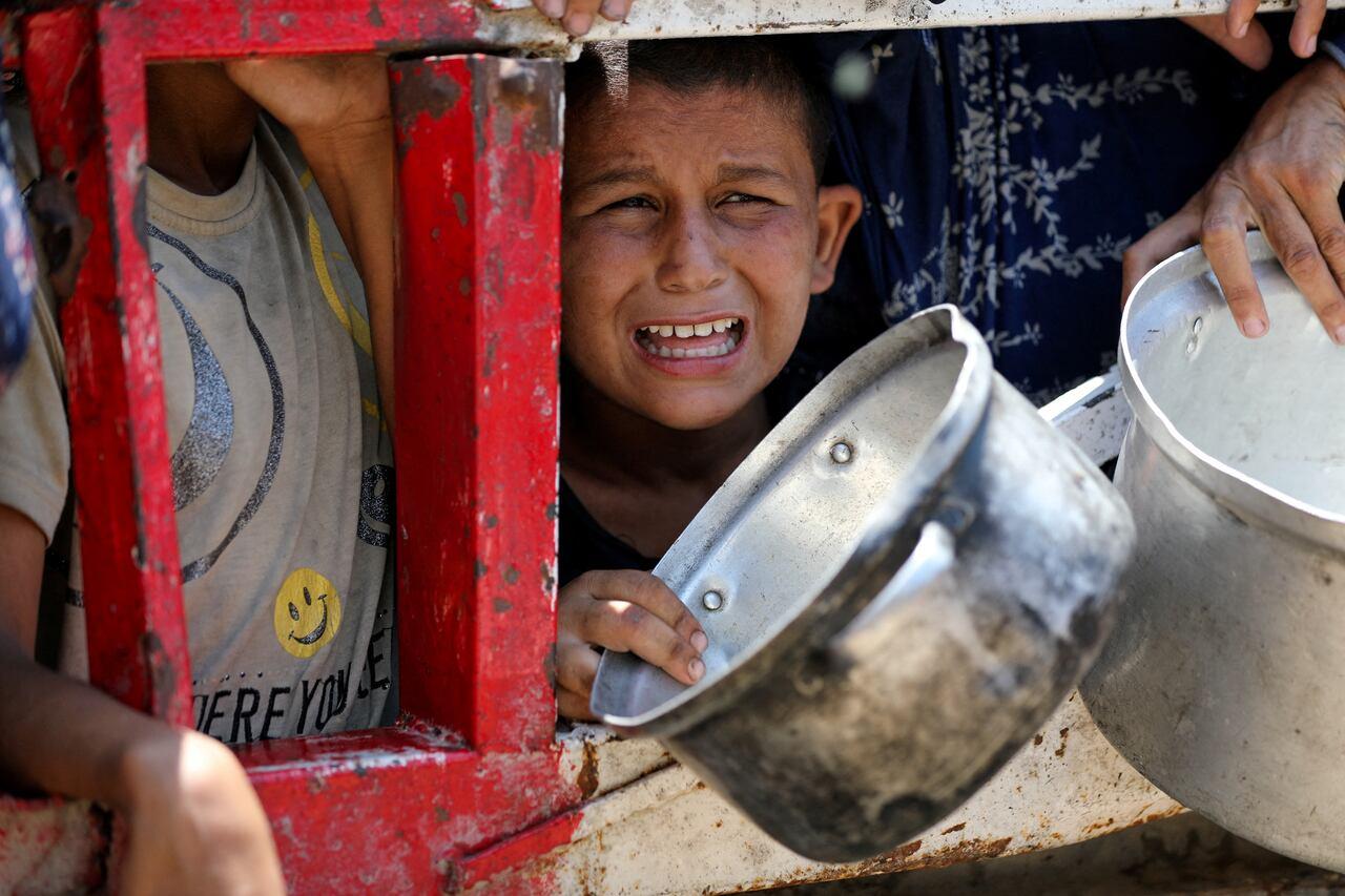 Crisis de fome em Gaza: quatro crianças inocentes morrem.