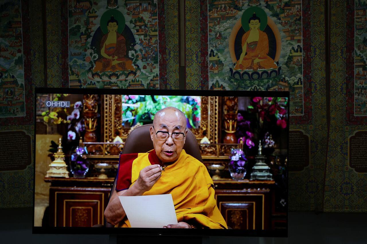 Dalai Lama confirma plano de reencarnação e seleção de sucessor.