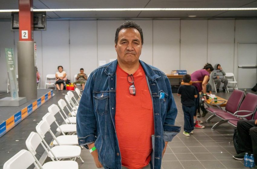 Evacuações de incêndios: Primeiros voos de Ontário para Toronto.