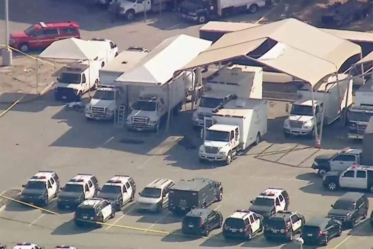 Explosão trágica mata três deputados em Los Angeles.