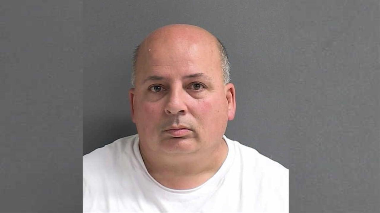 Homem canadense morre sob custódia da ICE após problemas de saúde.
