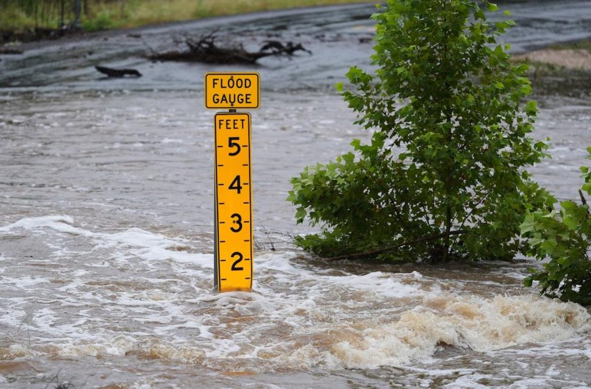 Inundações repentinas no Texas Hill Country deixam pelo menos seis mortos.