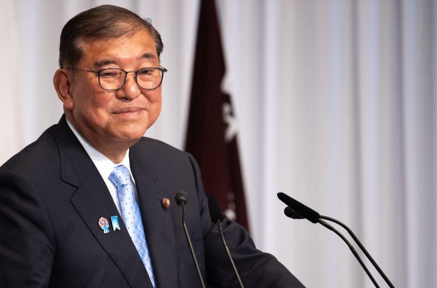  Ishiba promete liderar Japão, mesmo após derrota no Senado.