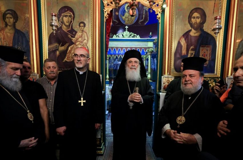 Líderes cristãos visitam Gaza após trágico ataque a igreja.