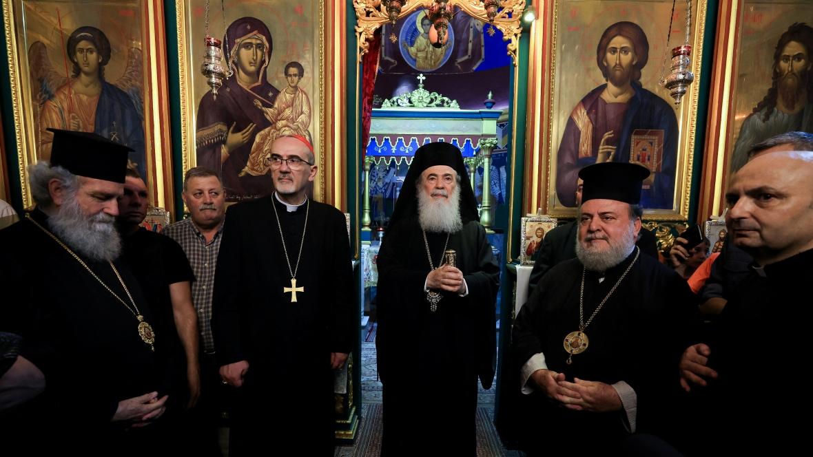 Líderes cristãos visitam Gaza após trágico ataque a igreja.