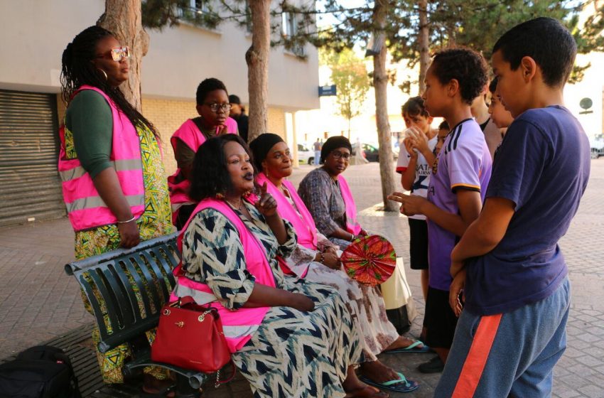 Mães de Paris se unem para evitar problemas com jovens.
