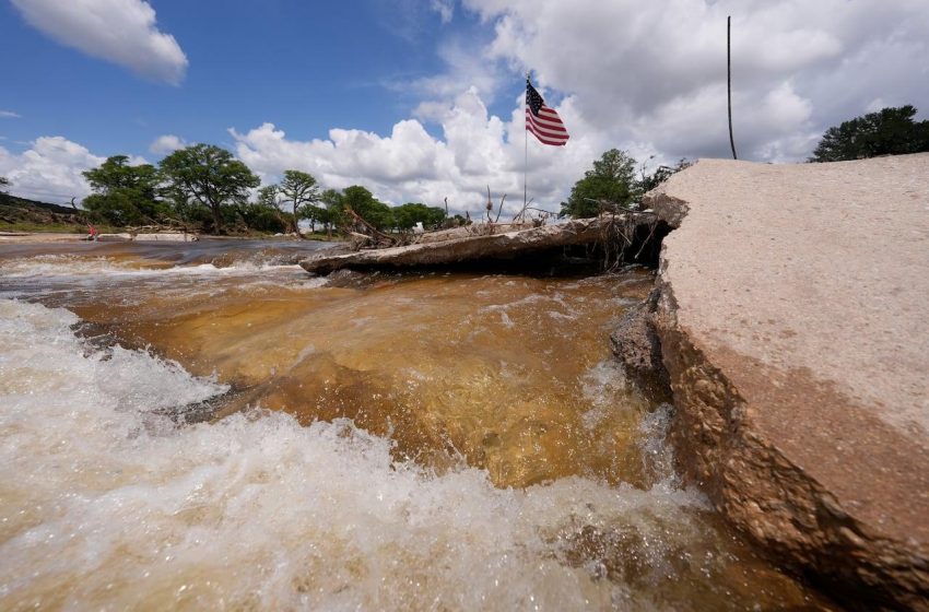  Oficiais do Texas silentes sobre responsabilidade em preparação para inundação.